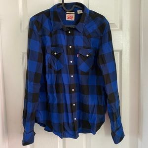 Levis Classic Fit Women’s Button Up Plaid